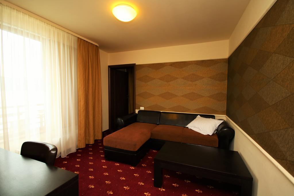Apolodor Residence Оршова Экстерьер фото
